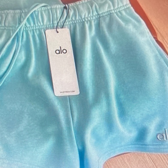 ALO Yoga Aqua Blue Crewneck Top & Elastic Waist Shorts Set Size L - Picture 2 of 5